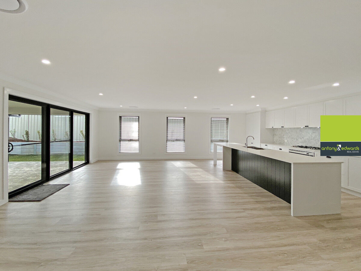 16 Quiberon Way, Goulburn NSW 2580, Goulburn - Thumbnail 2
