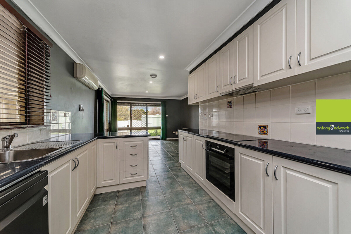 8 Major Drive, Goulburn NSW 2580, Goulburn - Thumbnail 2