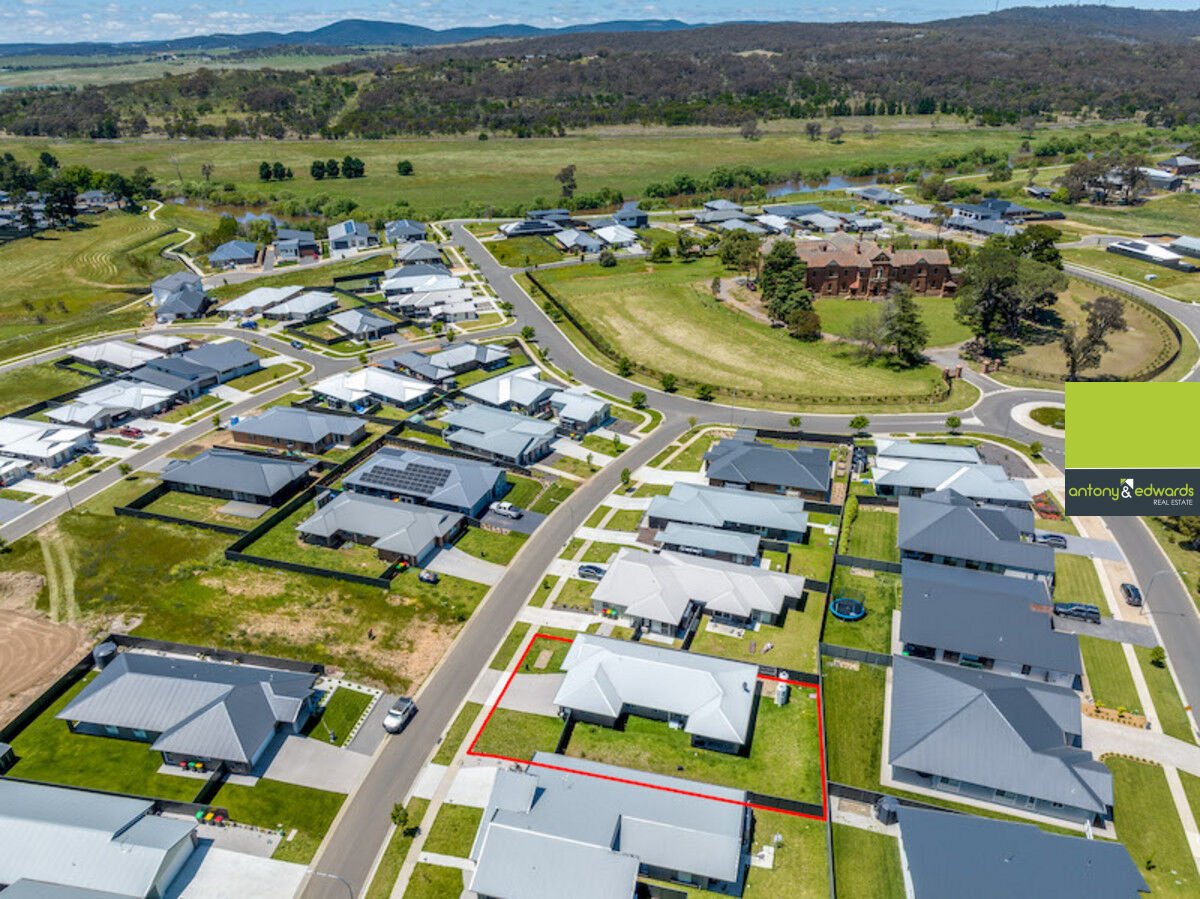 7 Madeleine Drive, GOULBURN NSW 2580, Goulburn - Thumbnail 2