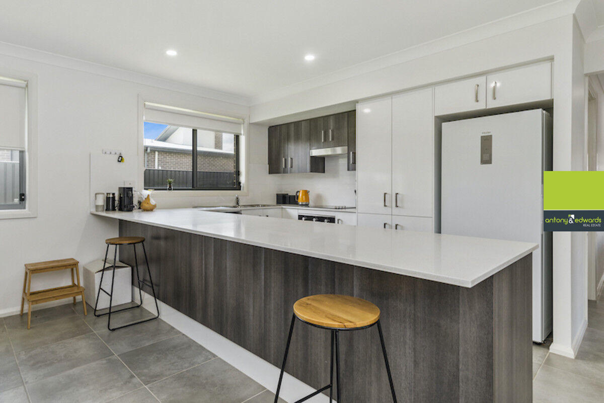 7 Madeleine Drive, GOULBURN NSW 2580, Goulburn - Thumbnail 4