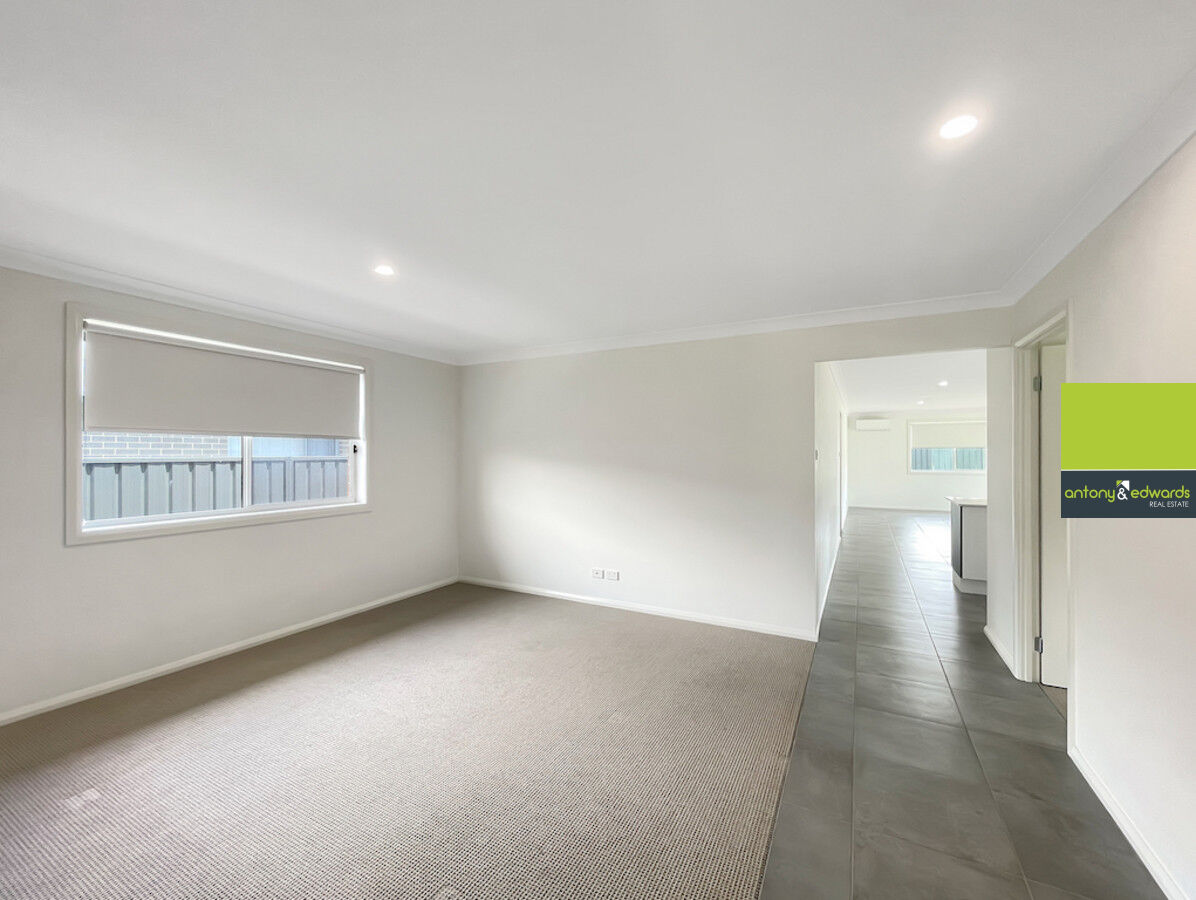 11 Madeleine Drive, GOULBURN NSW 2580, Goulburn - Thumbnail 4