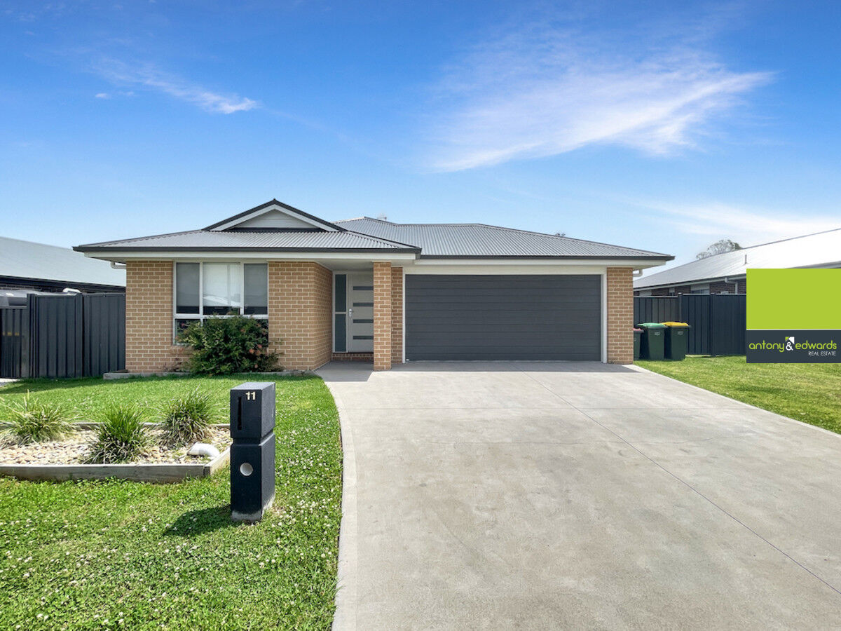 11 Madeleine Drive, GOULBURN NSW 2580, Goulburn - Thumbnail 2