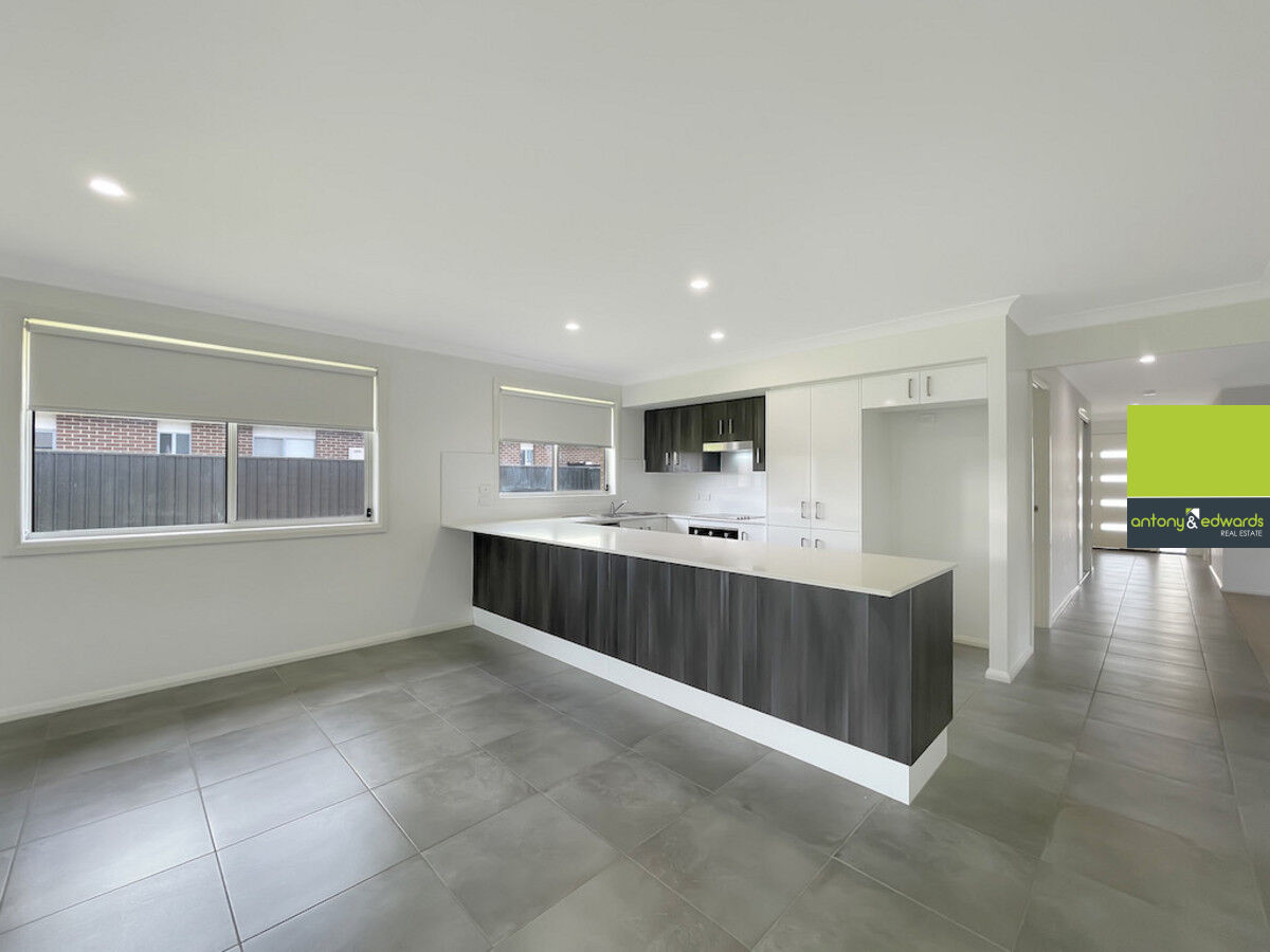 11 Madeleine Drive, GOULBURN NSW 2580, Goulburn - Thumbnail 3