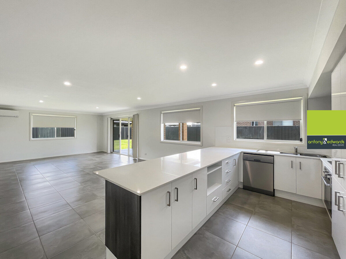 11 Madeleine Drive, GOULBURN NSW 2580, Goulburn - Thumbnail 5