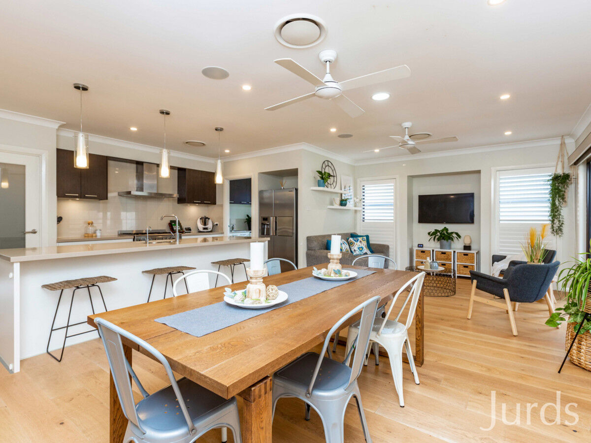 16 Ainsworth Crescent (Huntlee), North Rothbury, North Rothbury - Thumbnail 4