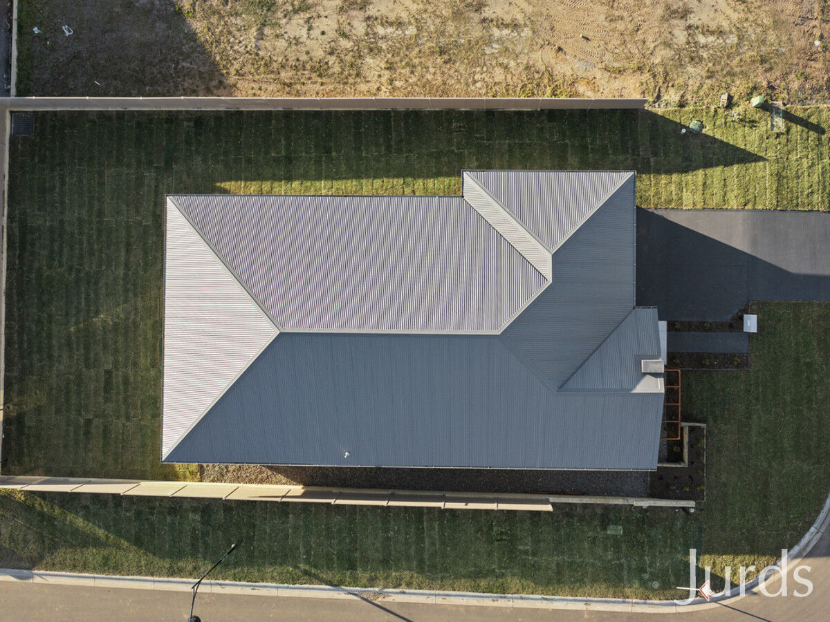 17 Moran Parkway, North Rothbury, North Rothbury - Thumbnail 2