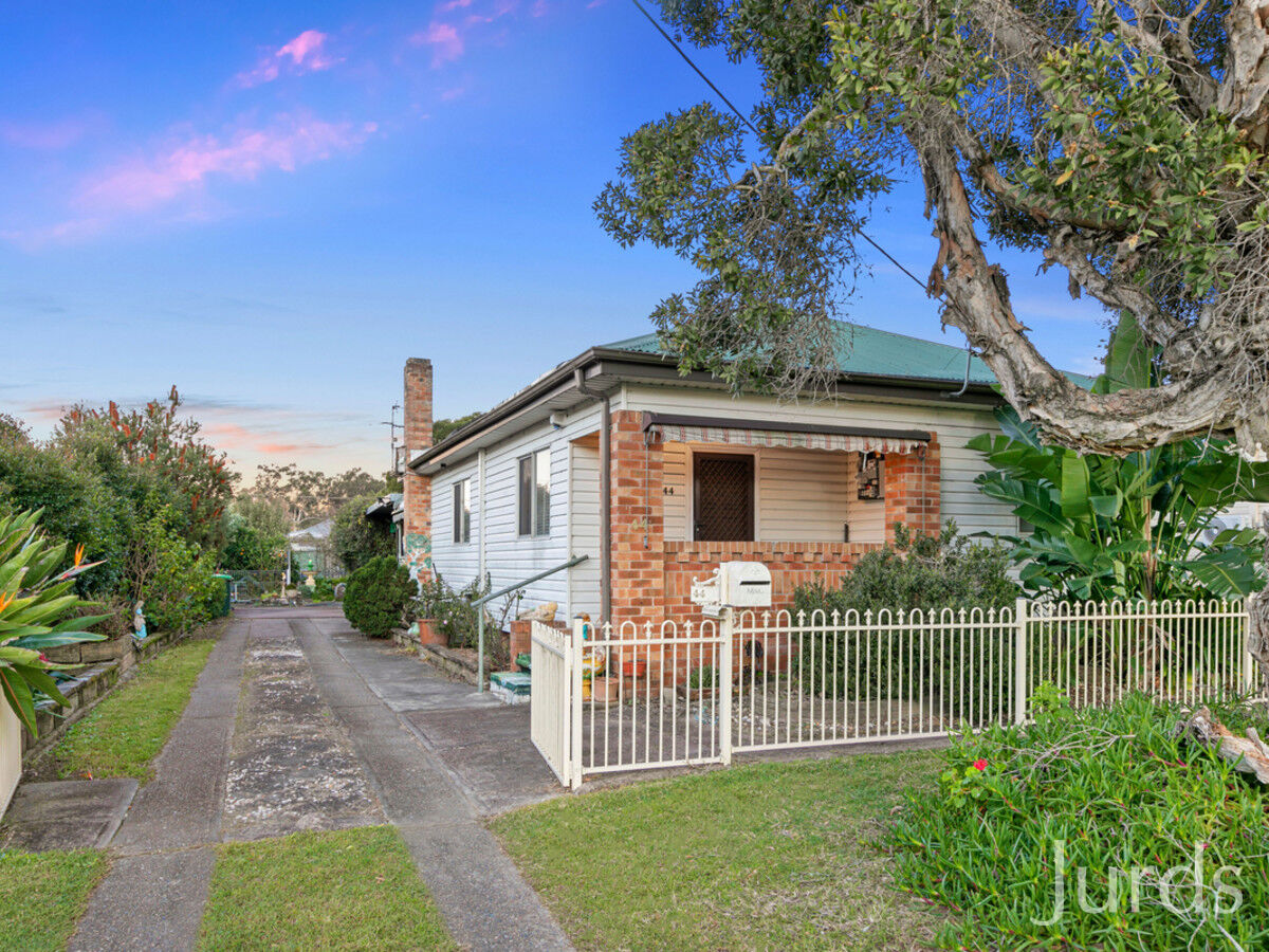 44 Appleton Avenue, Weston, Weston - Thumbnail 4