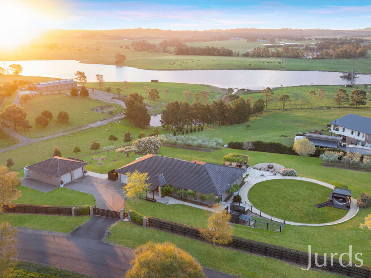 8 Loch Katrine Drive, LOCHINVAR, Lochinvar - Thumbnail 3