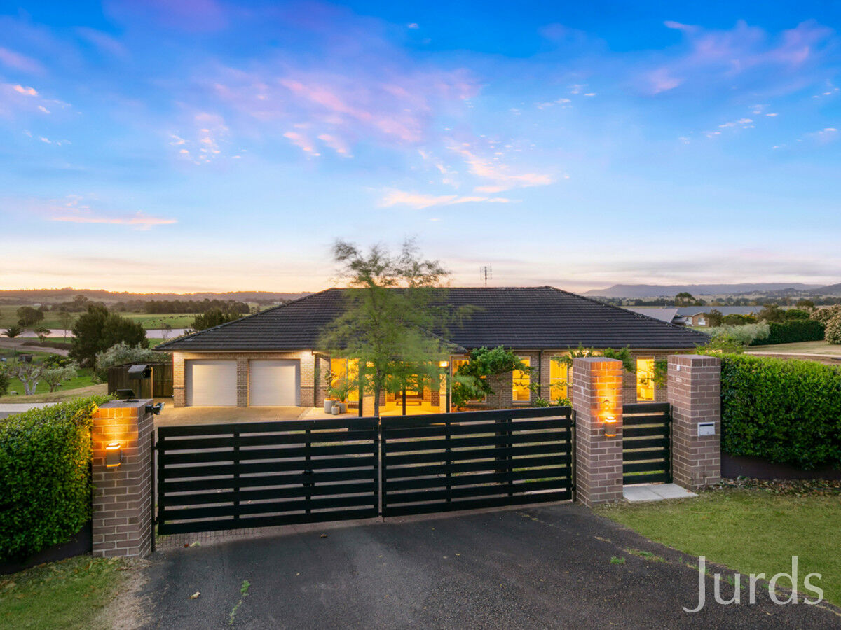 8 Loch Katrine Drive, LOCHINVAR, Lochinvar - Thumbnail 4