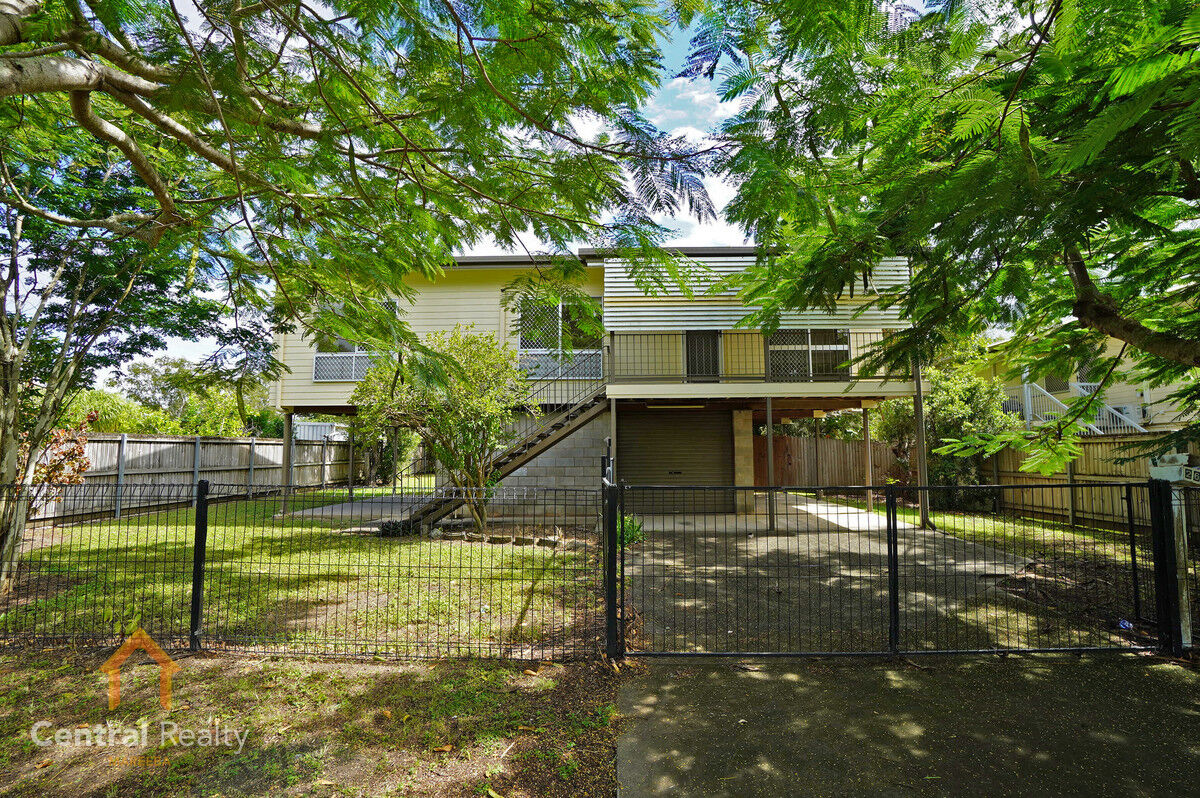 HIGH SET HOME WITH GREAT FEATURES! - Central Realty Mareeba