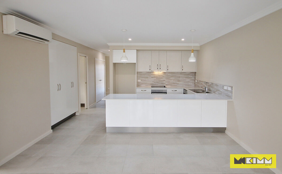  MODERN UNIT IN O’MALLEY CLOSE!