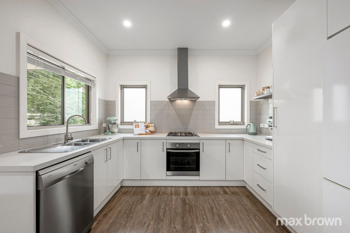 CONTEMPORARY ELEGANCE AND CONVENIENCE IN THE HEART OF LILYDALE Max