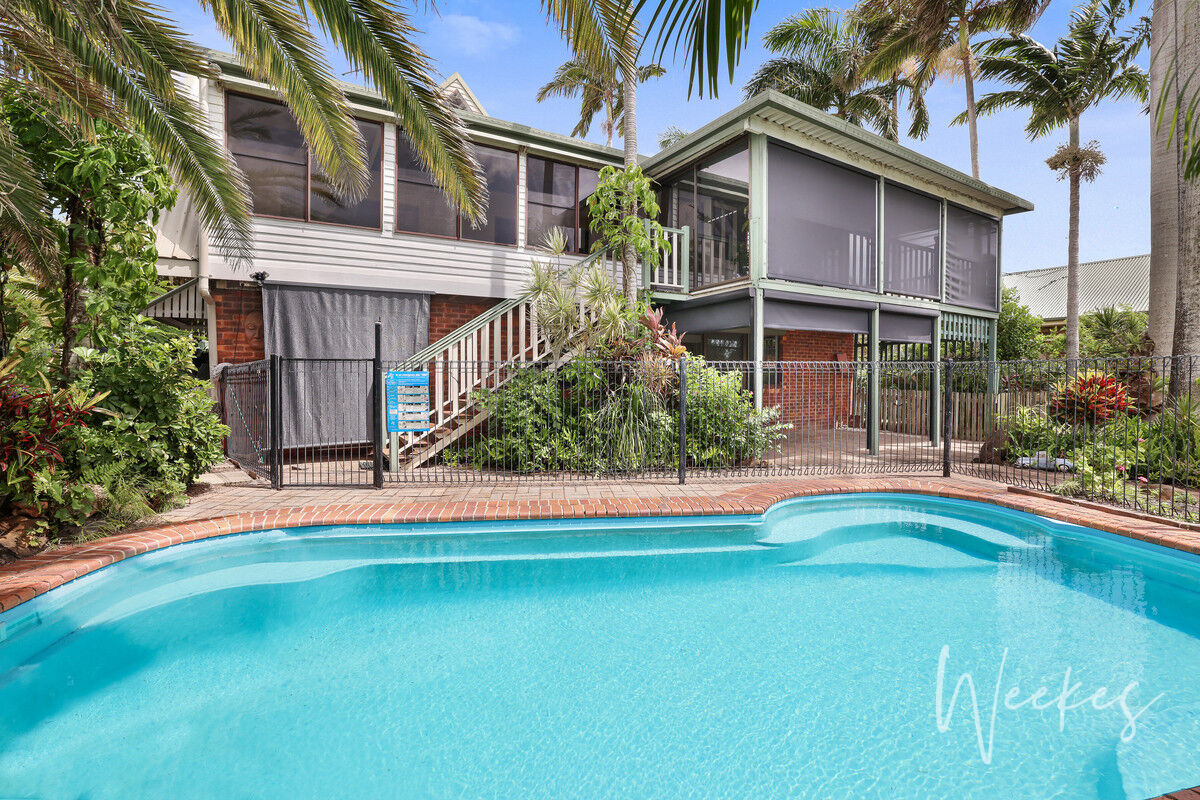 COASTAL HOME WITH POOL!