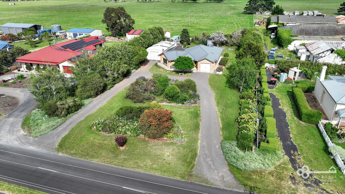 Impressive 3 Bedroom 2 Bathroom Family Home with Great Shedding in Yahl