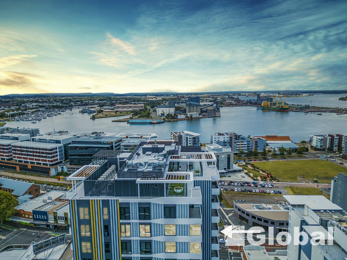 Luxurious World Class Building Panoramic Water Views - Global Property