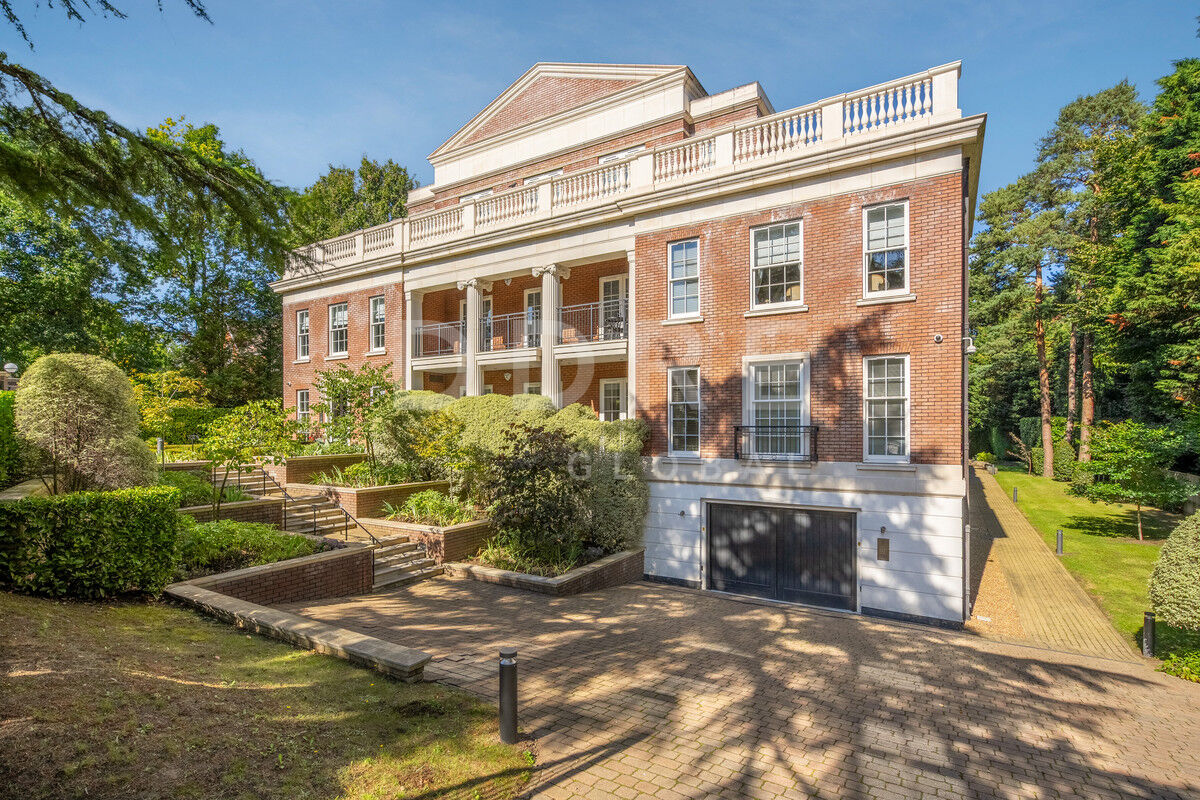 Esher Park Avenue, Esher, KT10 property photo