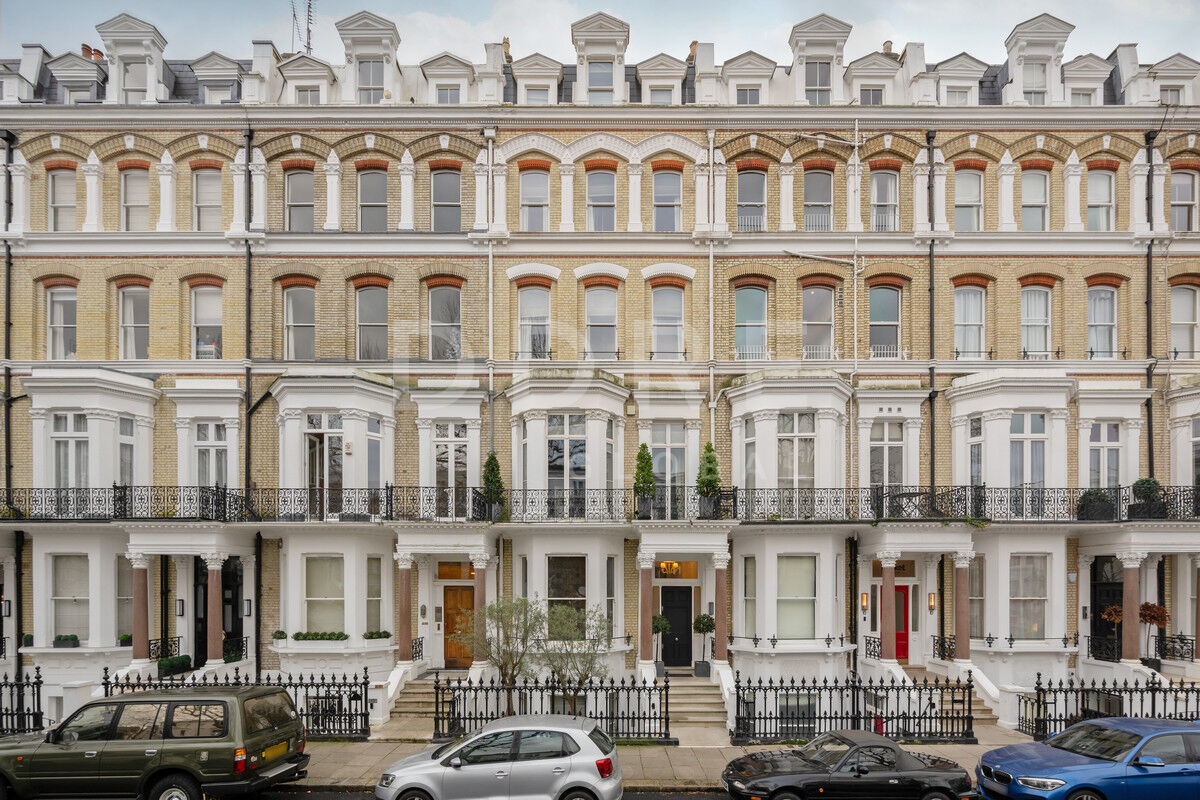 Kensington, London, W8 property photo