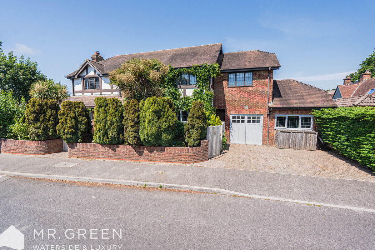 Kingsway, Christchurch, Dorset, BH23 2TP