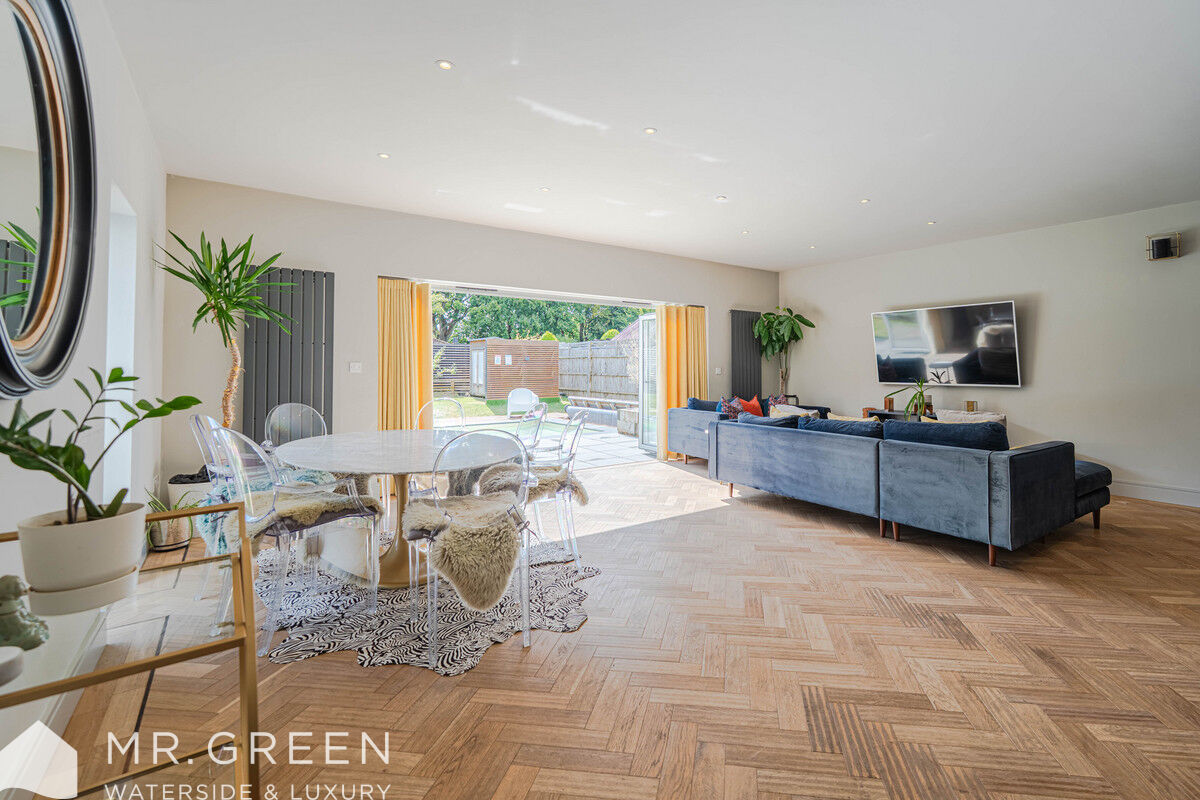 River Way, Christchurch, Dorset, BH23 2QJ