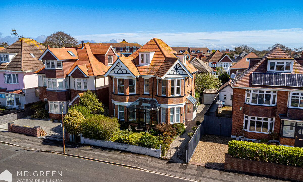 Pinecliffe Avenue, Southbourne, BH6 3PY