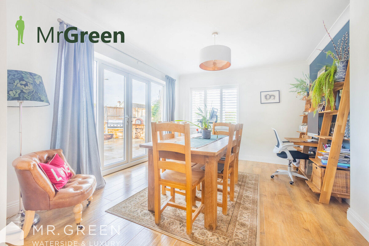 Burford Close, Christchurch, BH23 Mr Green Estate Agents