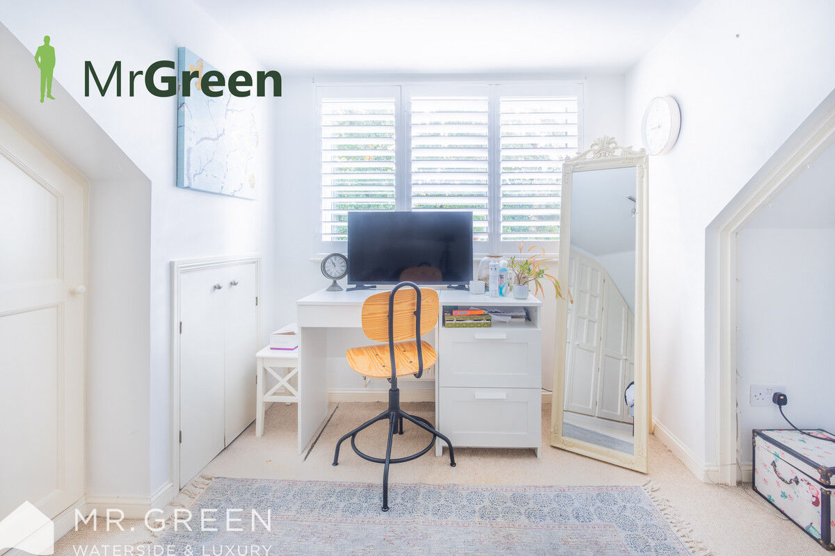 Burford Close, Christchurch, BH23 Mr Green Estate Agents