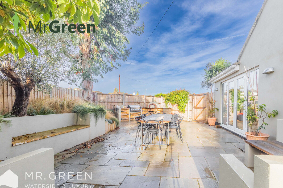 Burford Close, Christchurch, BH23 Mr Green Estate Agents