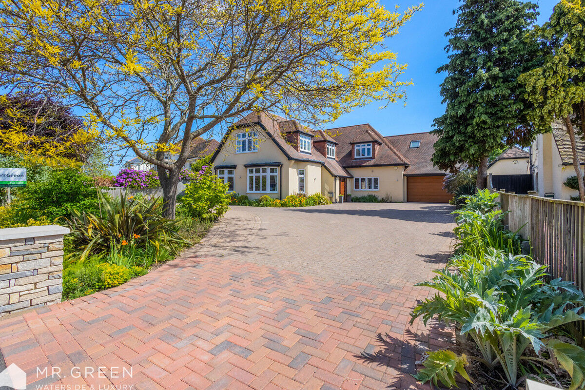 River Way, Christchurch, Dorset, BH23 2QQ