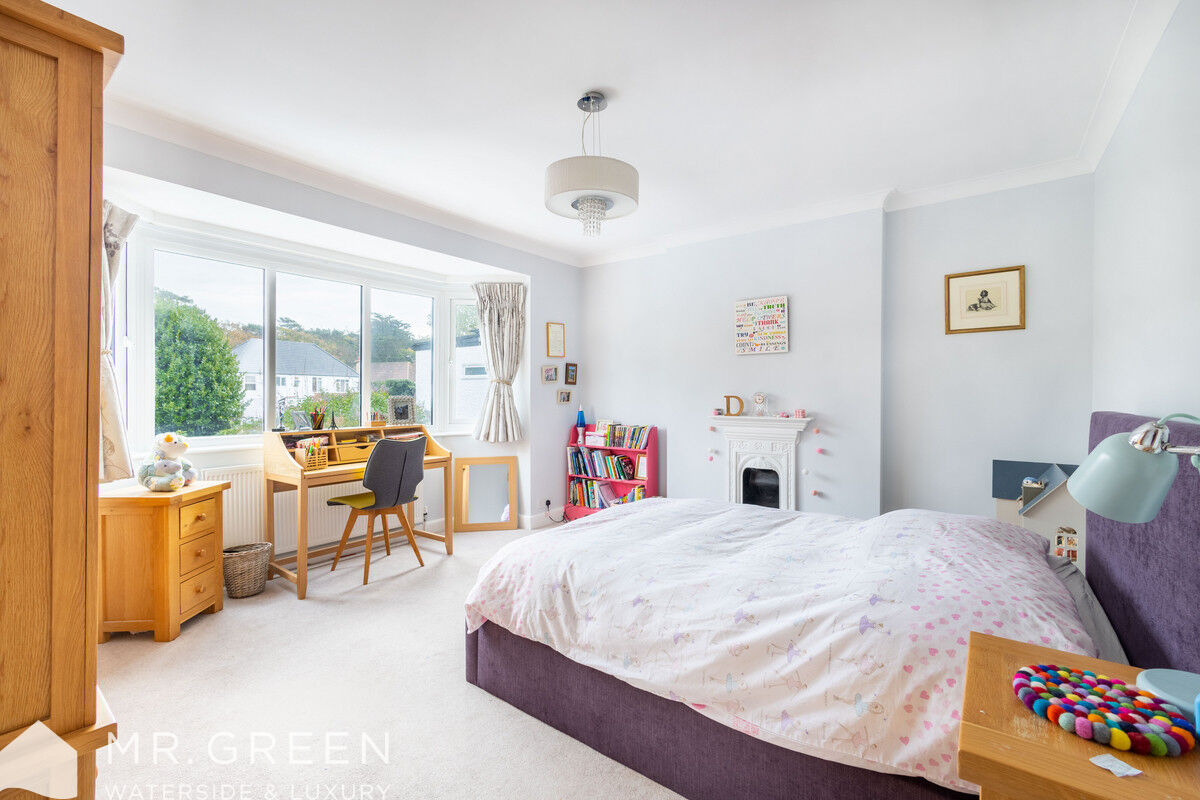 Montague Road, Bournemouth, BH5 Mr Green Estate Agents