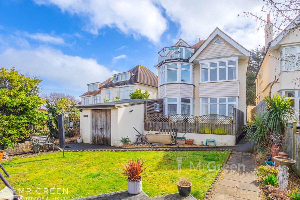 Foxholes Road, Bournemouth, BH6