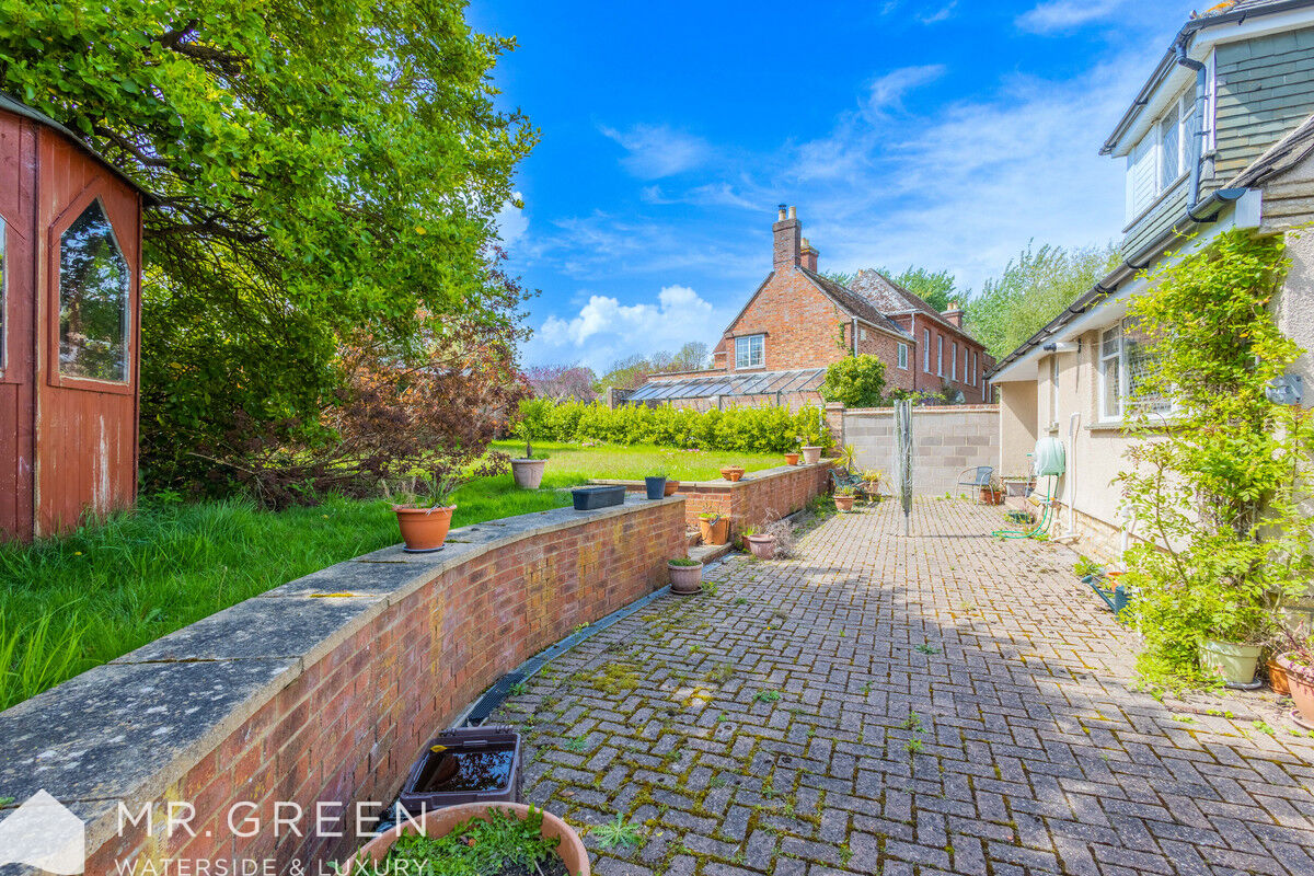 Wick Lane, Wick, Southbourne, Dorset, BH6 4JY Mr Green Estate Agents