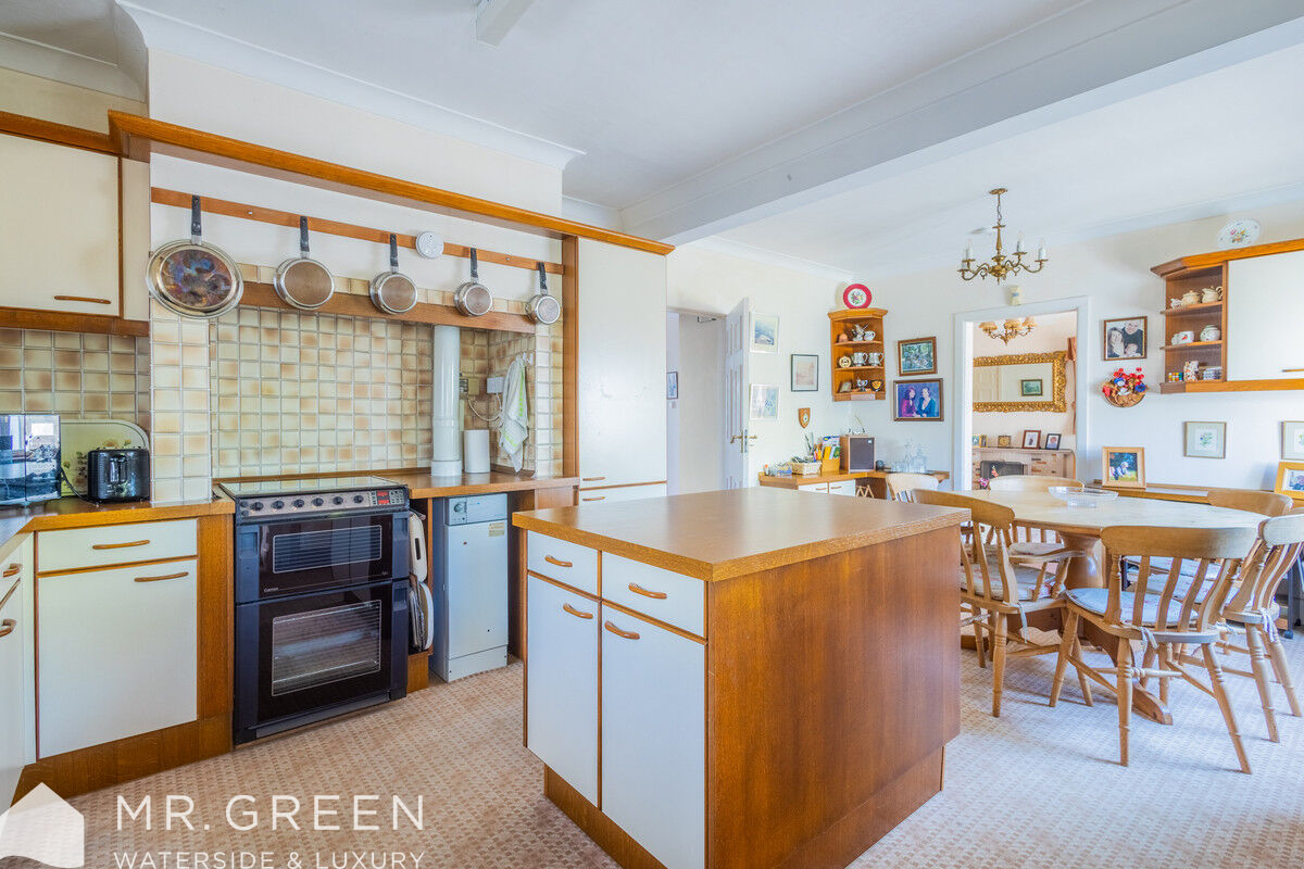 Burford Close, Christchurch, Dorset, BH23 2QF Mr Green Estate Agents