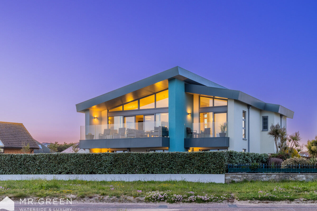 Clowes Avenue, Hengistbury Head, Southbourne, Bournemouth, BH6 4ER