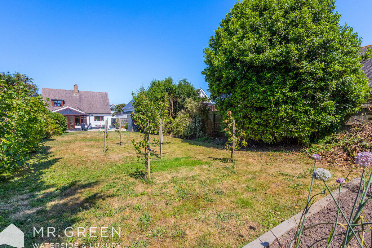 Baring Road, Hengistbury Head, Southbourne, Dorset, BH6 4DT Mr Green