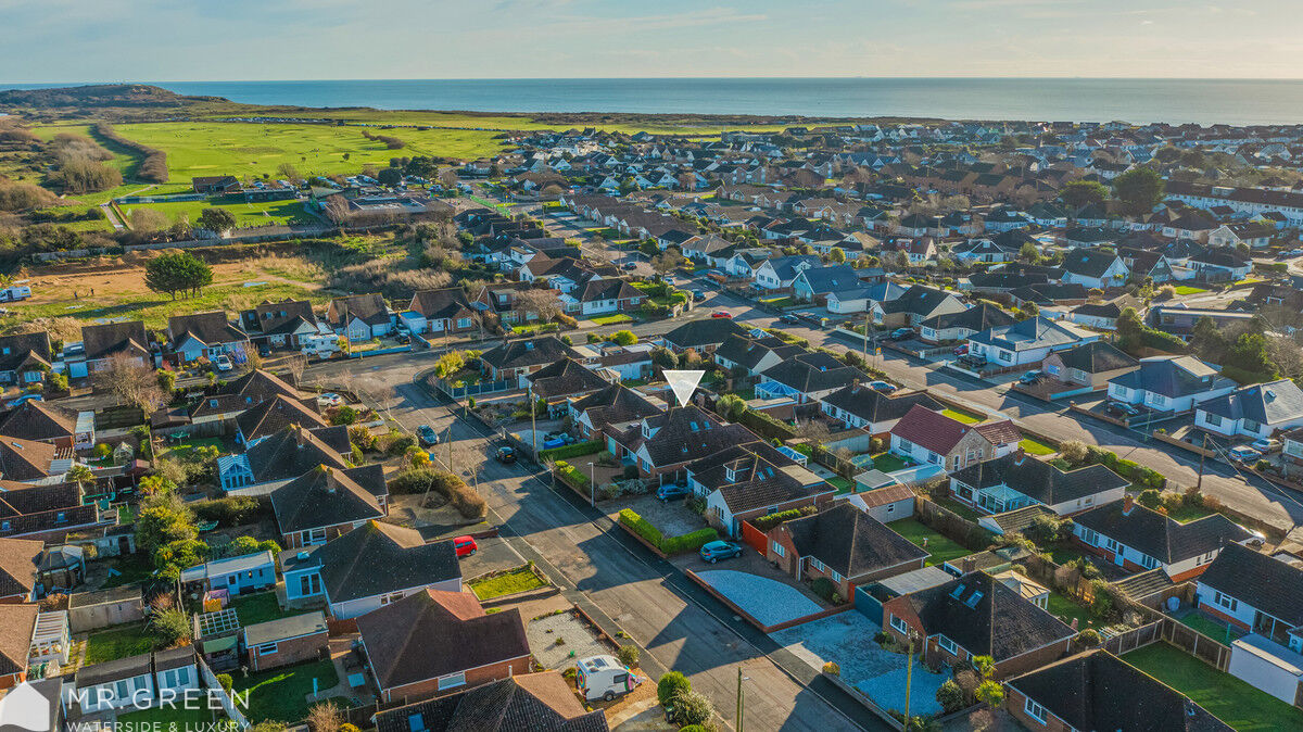 Honeybourne Crescent, Hengistbury Head, Southbourne, Dorset, BH6 4JD