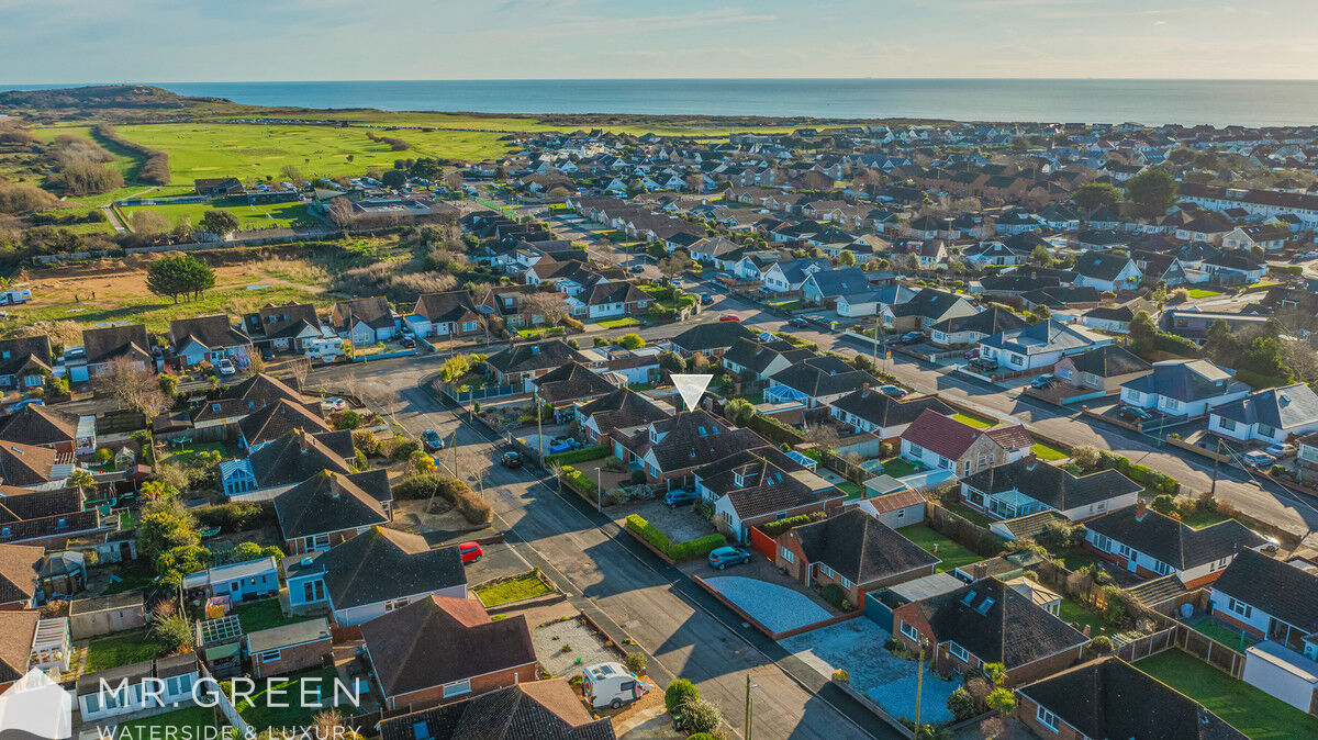 Honeybourne Crescent, Hengistbury Head, Southbourne, Dorset, BH6 4JD