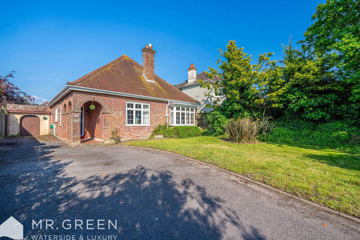 Pauntley Road, Mudeford, Christchurch, BH23 3JW Mr Green Estate Agents