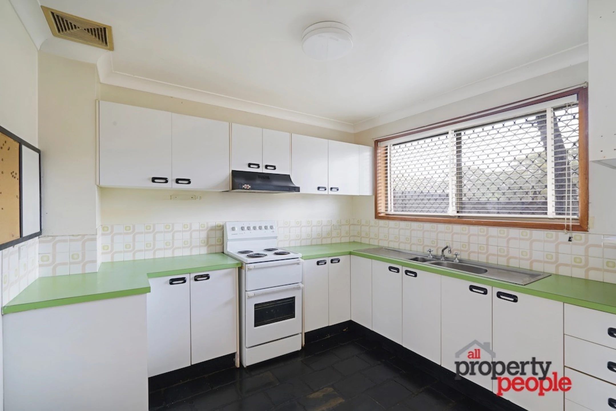 5 / 7 Shrike Place, Ingleburn NSW 2565, Ingleburn - Thumbnail 2