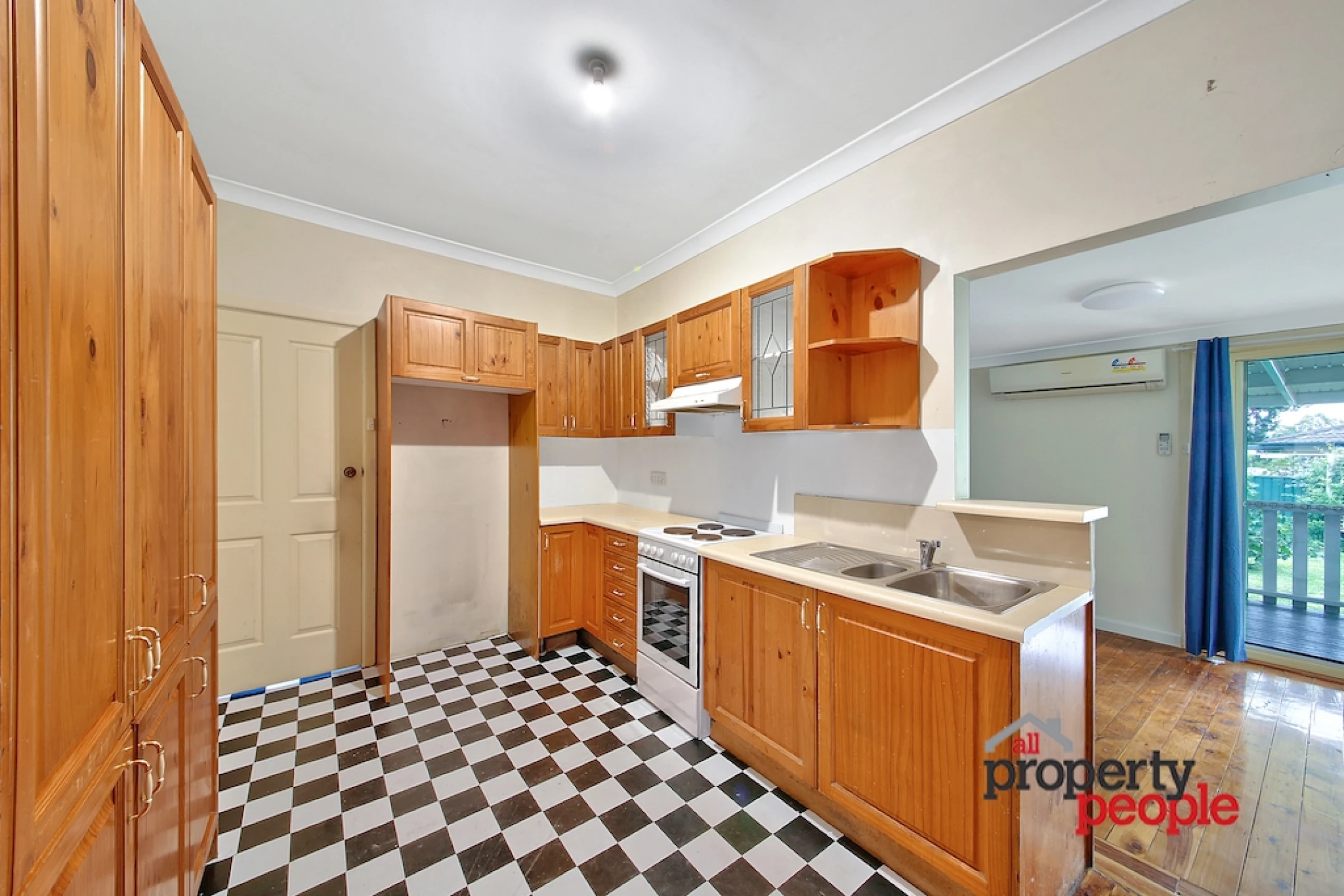10 Macquarie Road, Ingleburn NSW 2565, Ingleburn - Thumbnail 3