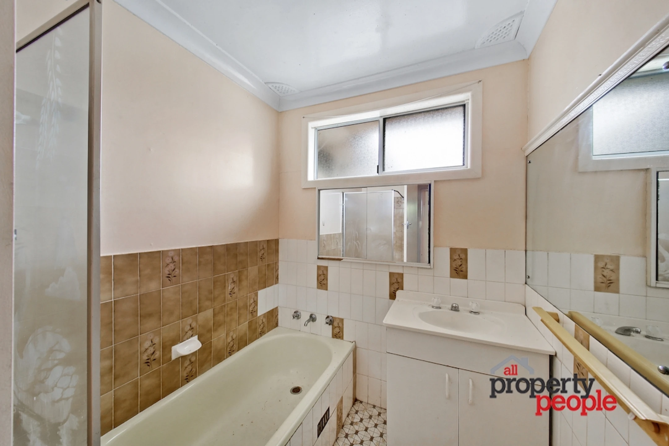 32 Harvey Street, Macquarie Fields NSW 2564, Macquarie Fields - Thumbnail 8
