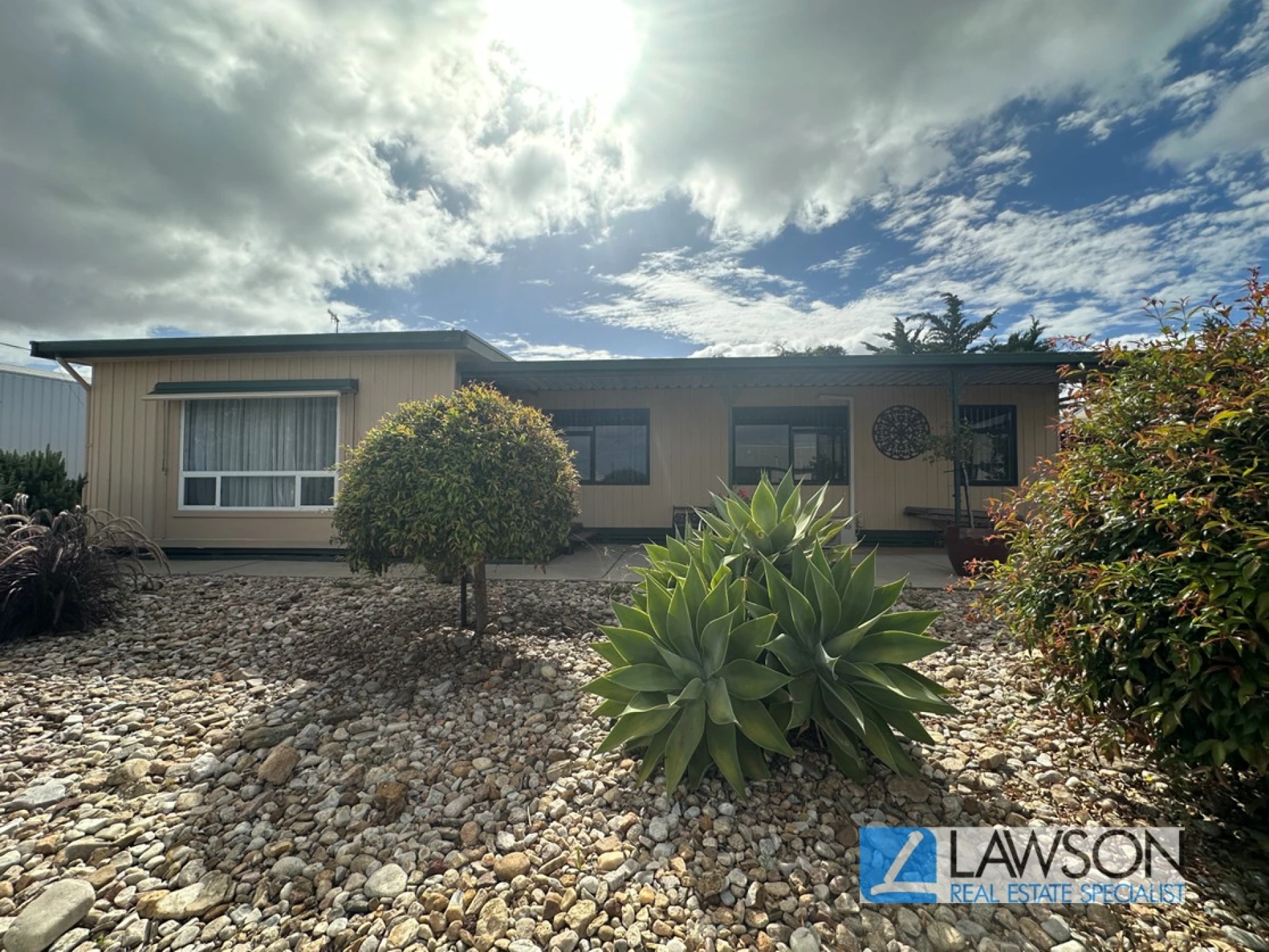 Central Home, 380,000 Lawson Real Estate