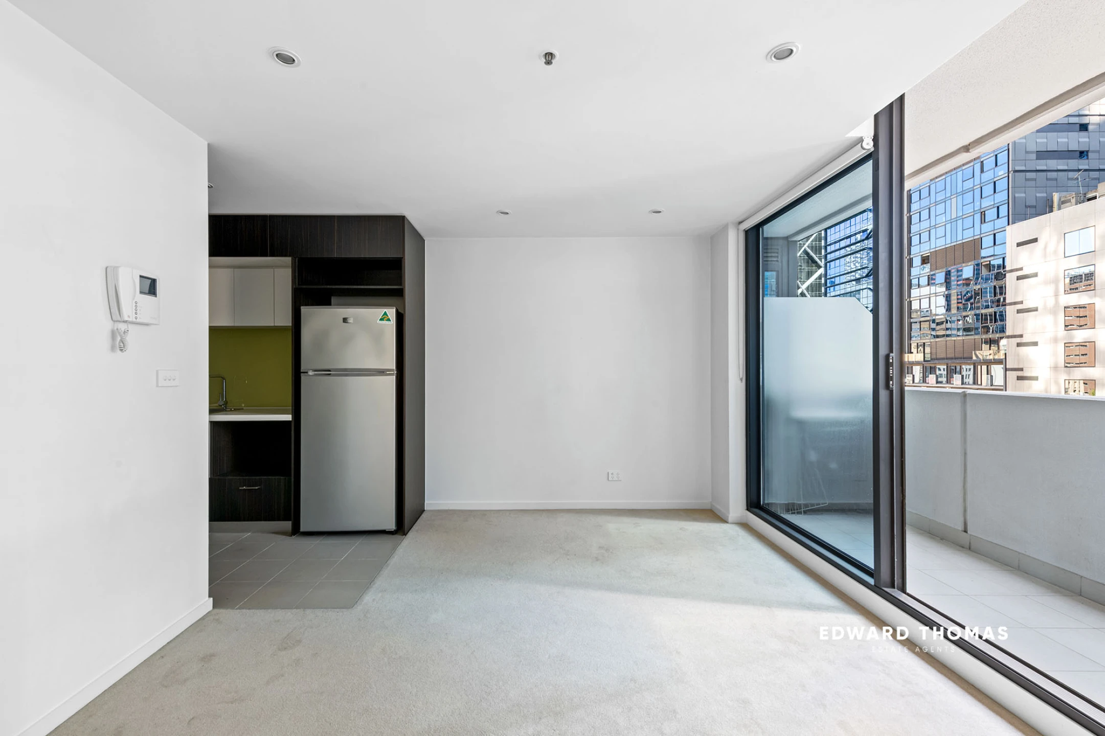 1102 / 5 Sutherland Street, Melbourne VIC 3000, Melbourne - Thumbnail 2