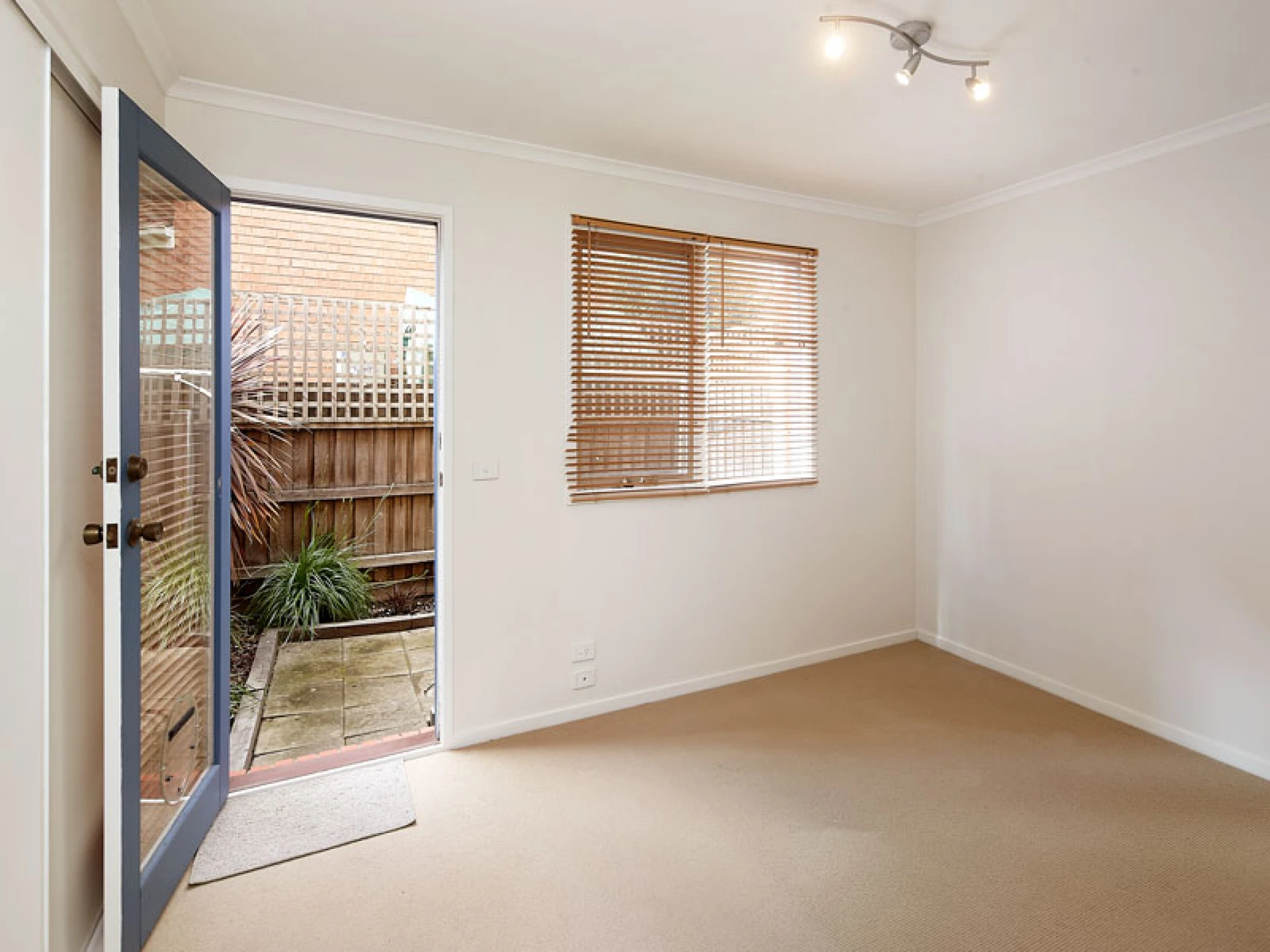 6 Sims Square, Kensington VIC 3031, Kensington - Thumbnail 2