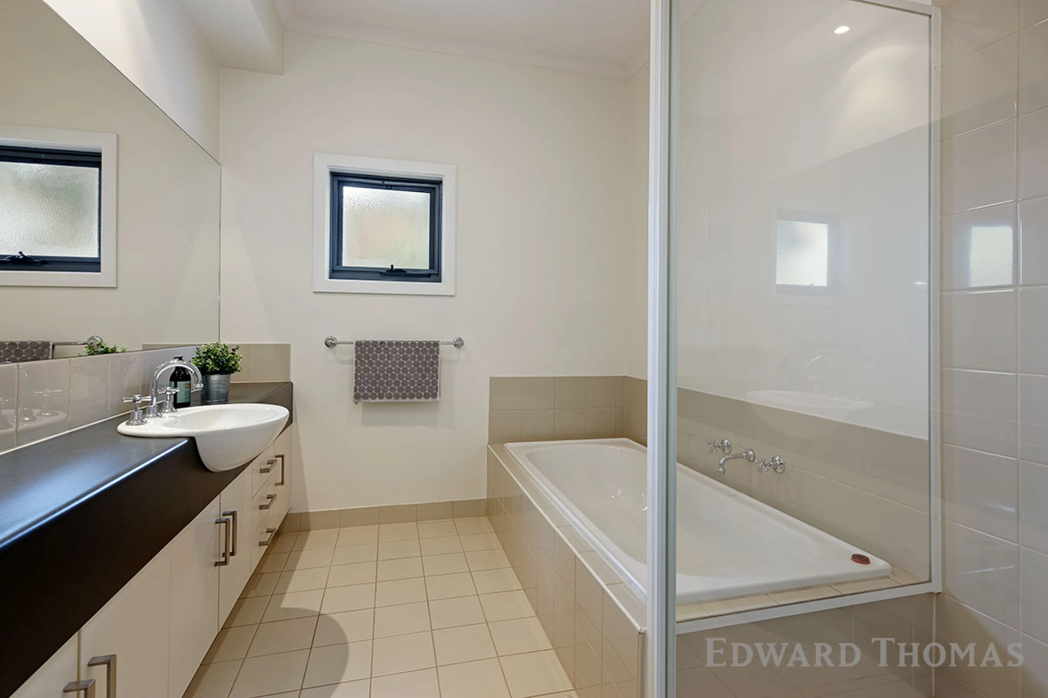 72 Newton Street, Kensington VIC 3031, Kensington - Thumbnail 3