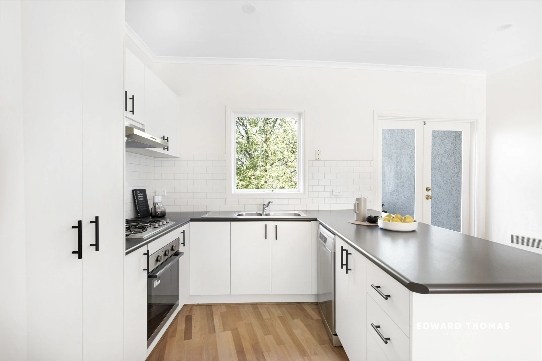 20 The Crescent, Kensington VIC 3031, Kensington - Thumbnail 3