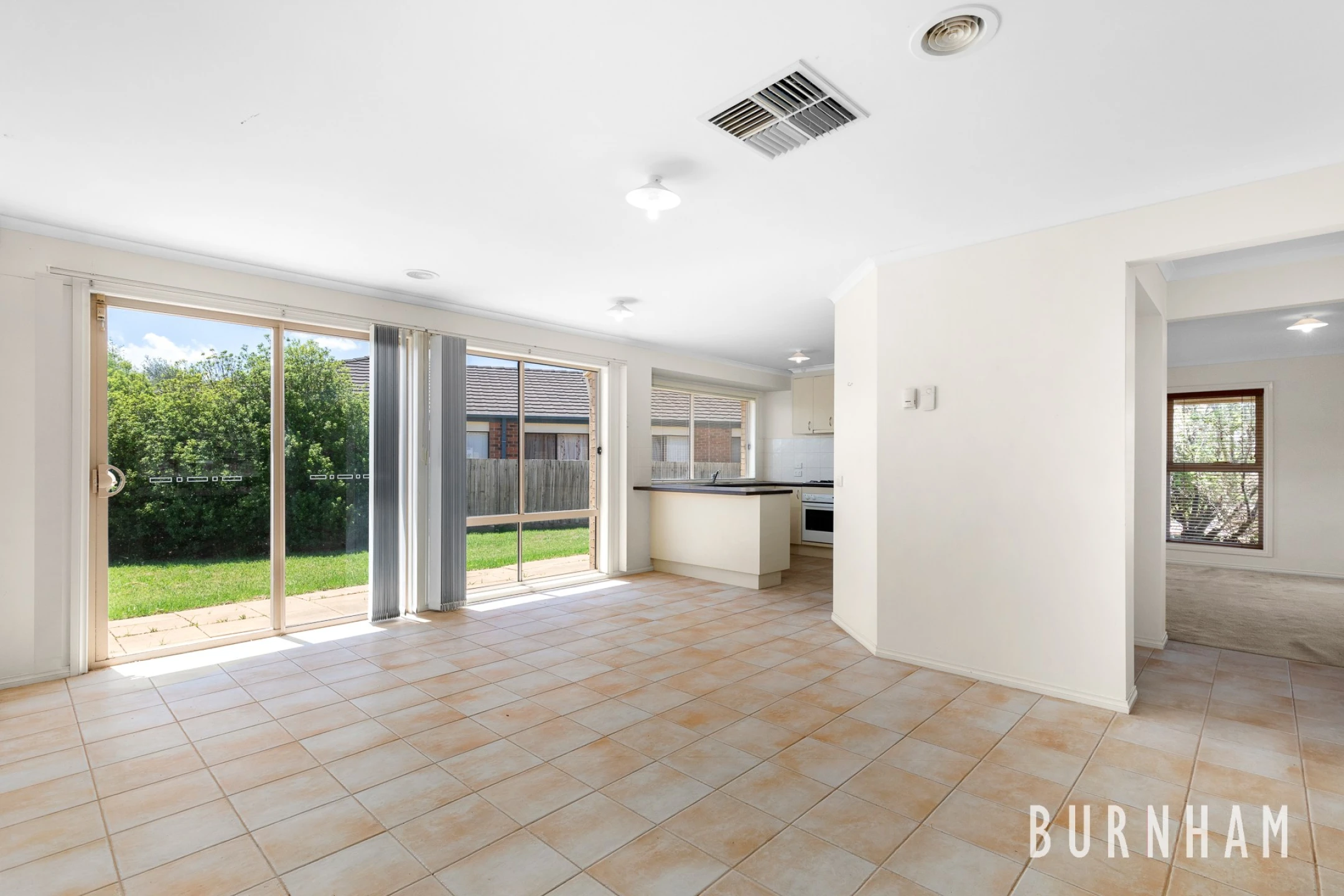 10 Joybells Crescent, Tarneit VIC 3029, Tarneit - Thumbnail 2