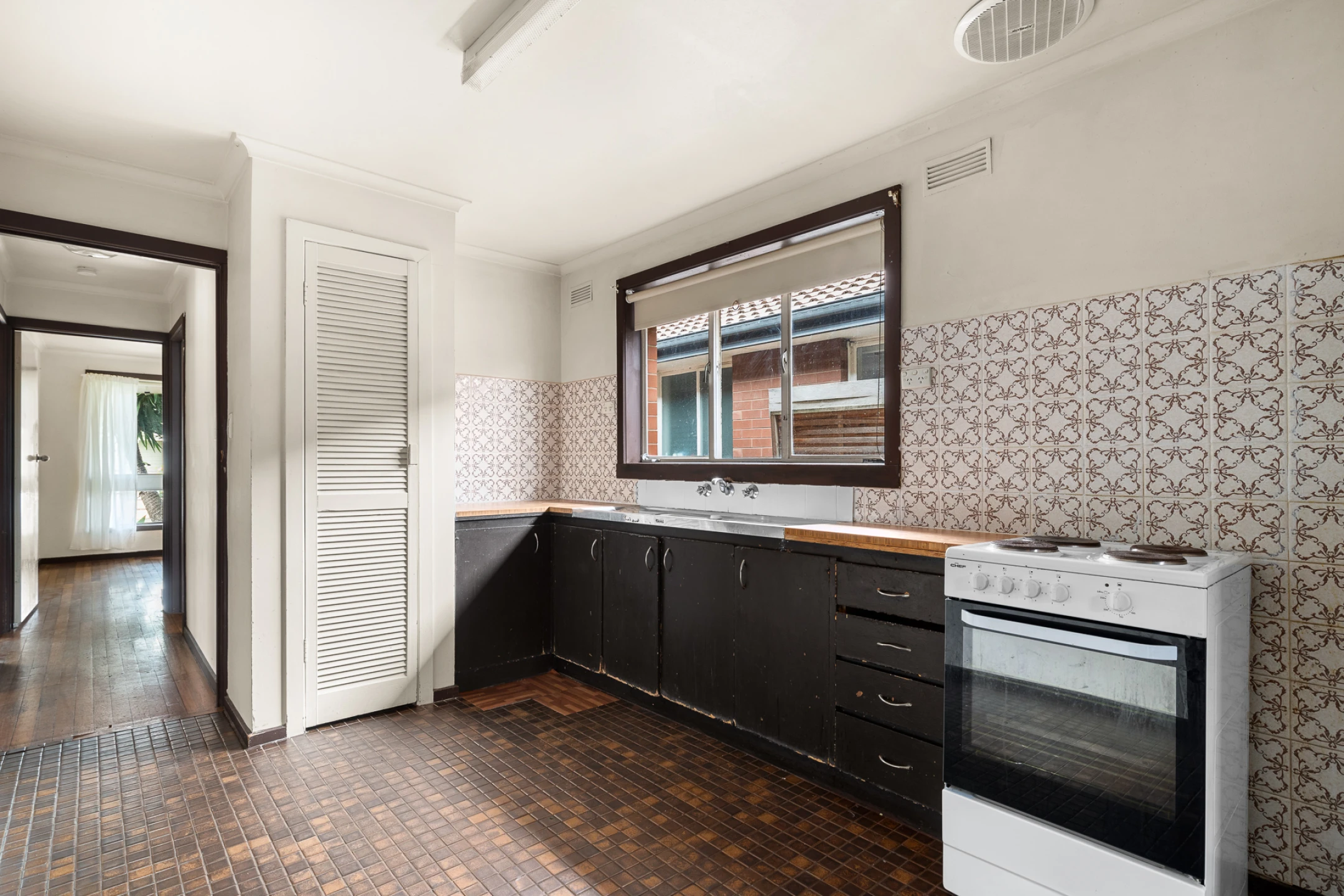 24 Stafford Street, Footscray VIC 3011, Footscray - Thumbnail 2