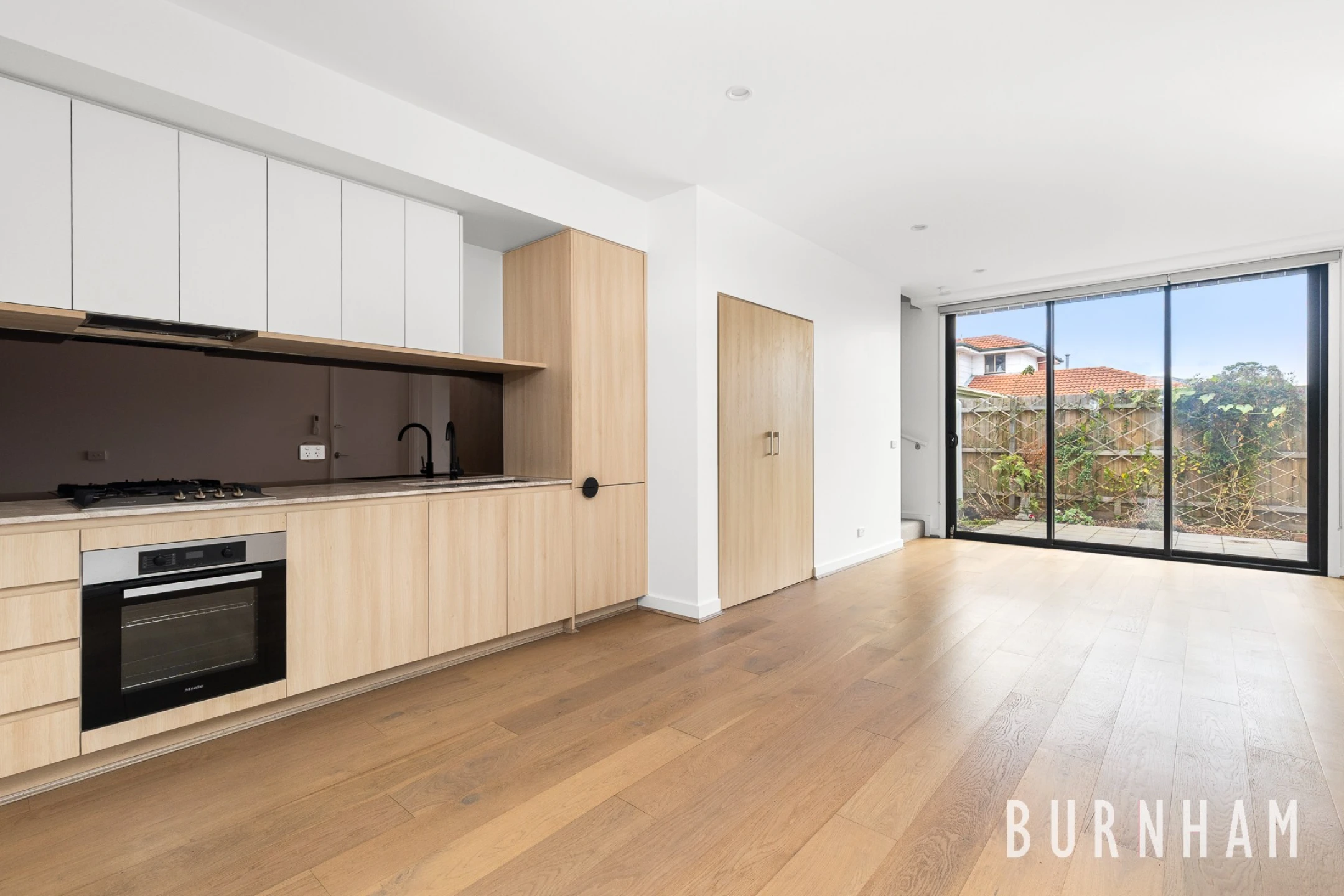 10 Boles Avenue, Sunshine VIC 3020, Sunshine - Thumbnail 3
