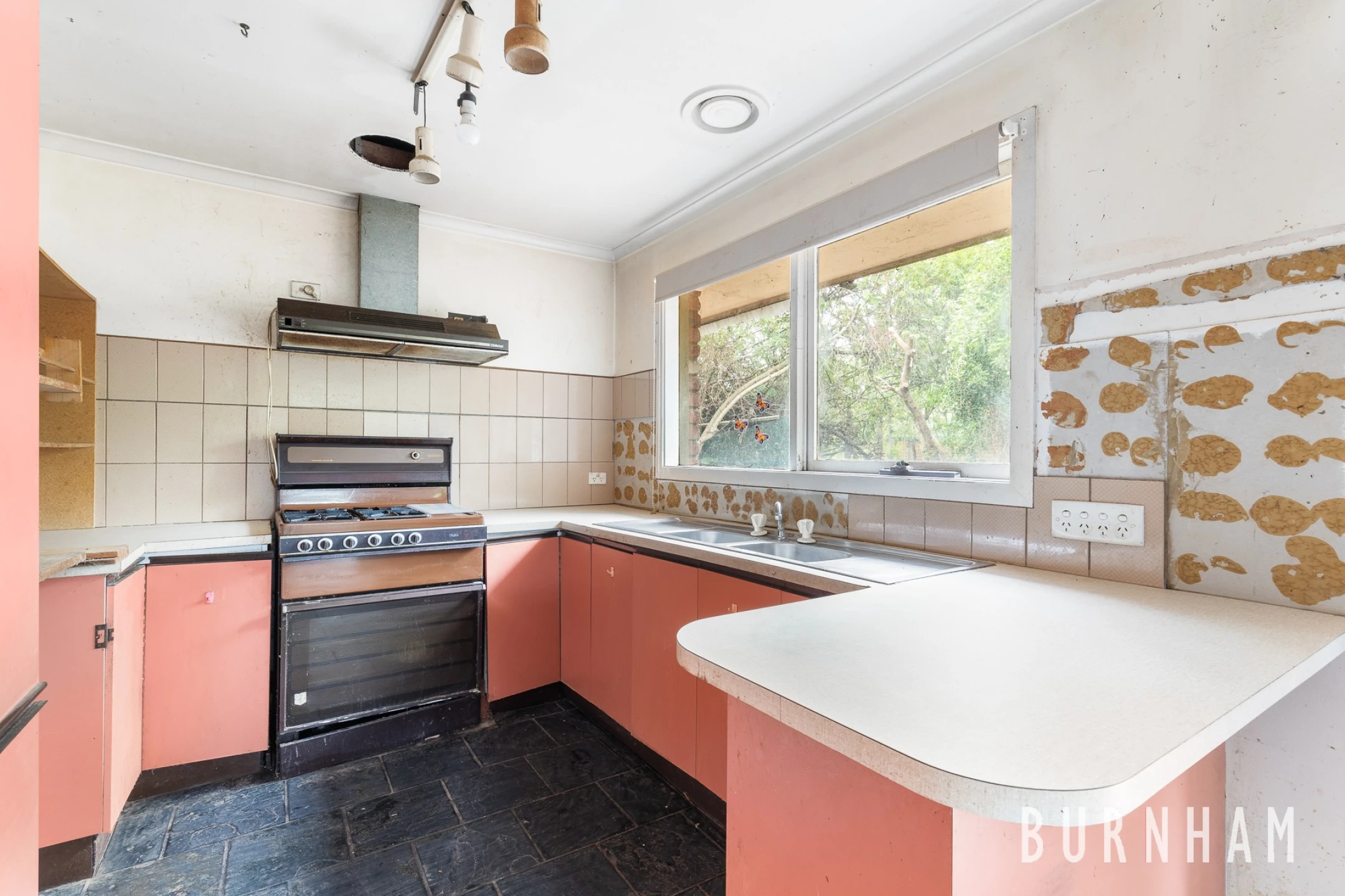 12 Tanilba Street, Werribee VIC 3030, Werribee - Thumbnail 2