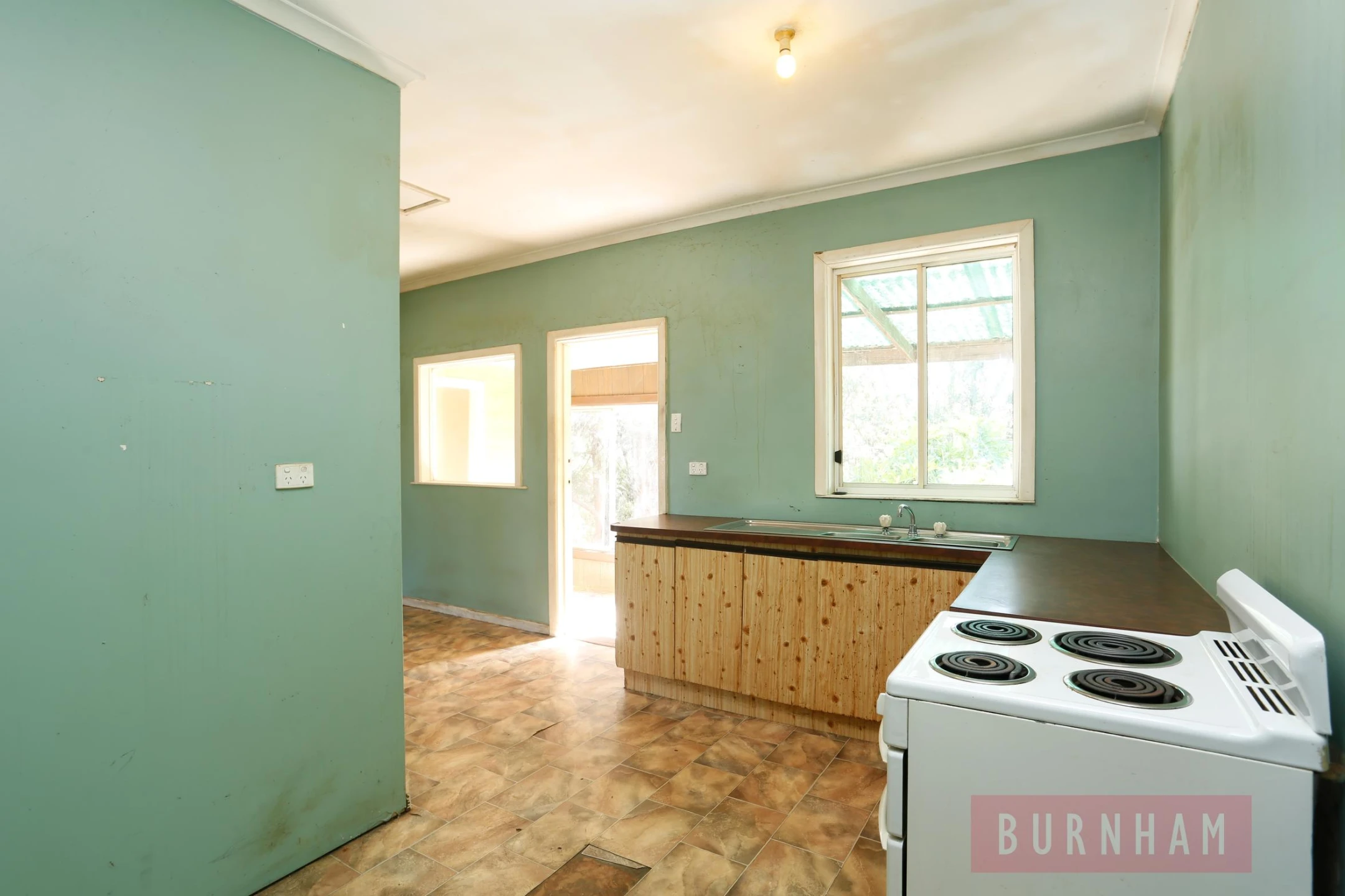 6 Welwyn Parade, Deer Park VIC 3023, Deer Park - Thumbnail 3